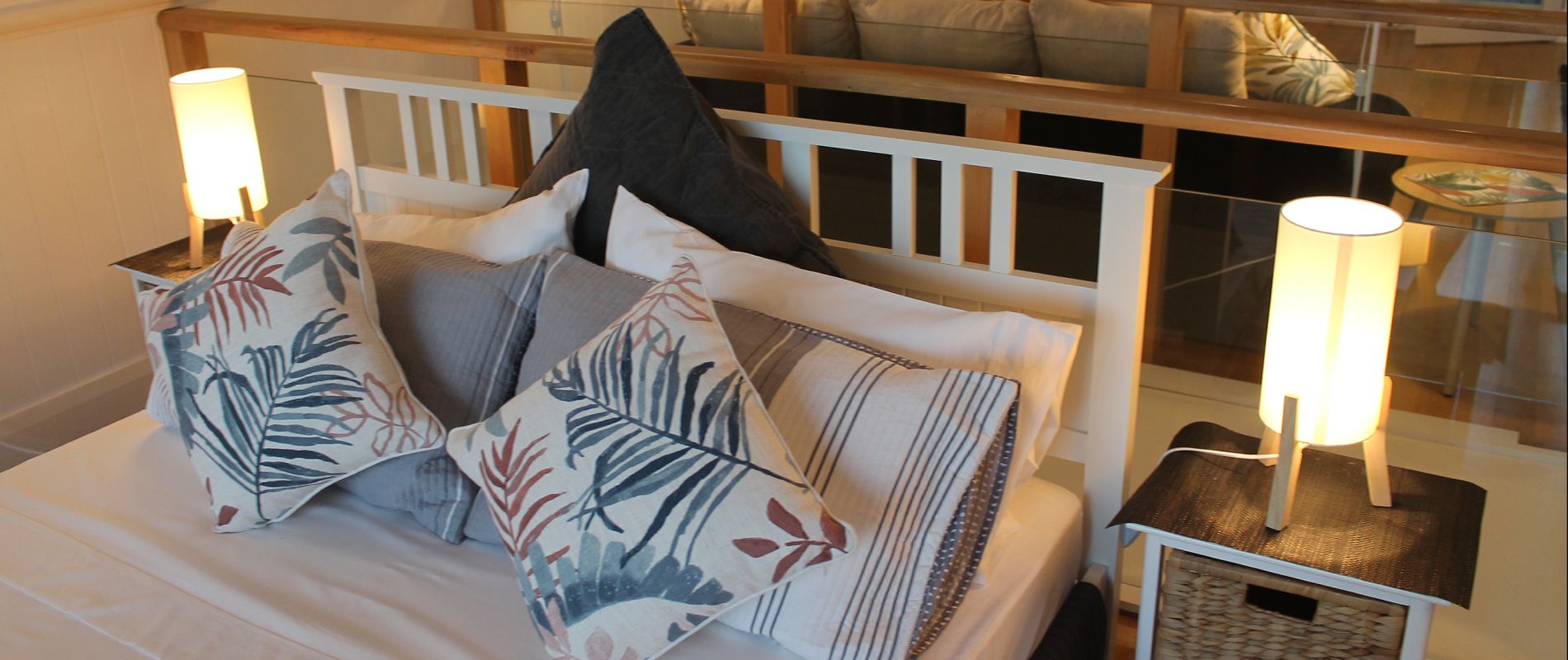 Comfortable luxury queen bed Premium 5-star comfort queen bed with plush headboard and pillows